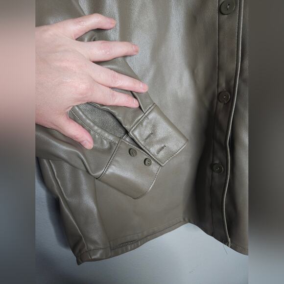 Abercrombie faux leather shacket button down jacket - Picture 4 of 9